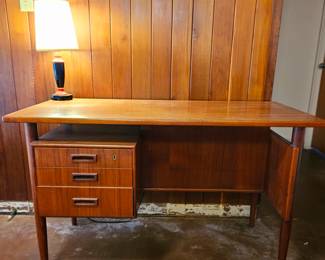 Mcm Desk