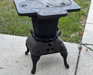 Excellent condition vintage cast iron Carolina stove co