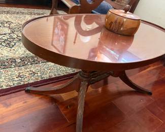 Round 4 legged Pedestal Table