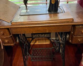 Vintage 1927 Singer Treadle Sewing Machine S/N AB466507