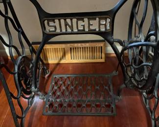 Vintage 1927 Singer Treadle Sewing Machine S/N AB466507