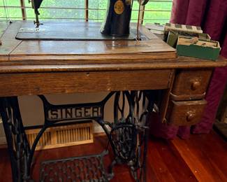 Vintage 1927 Singer Treadle Sewing Machine S/N AB466507