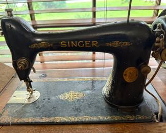 Vintage 1927 Singer Treadle Sewing Machine S/N AB466507