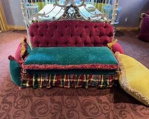 Alladin upholstered bench without pillows