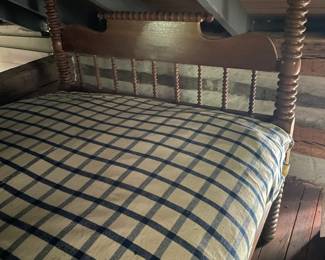 Spindle Back Rope Bed