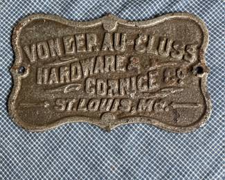 Vonder Au-Cluss Hardwaare Plaque