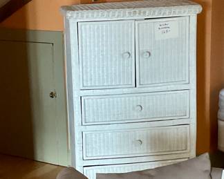 Wardrobe cabinet