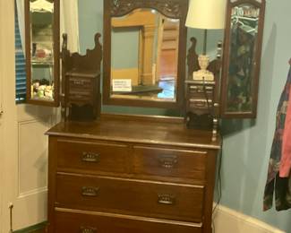 Dresser