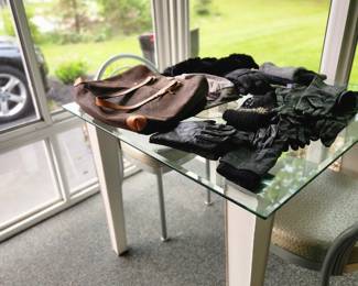 Leather gloves