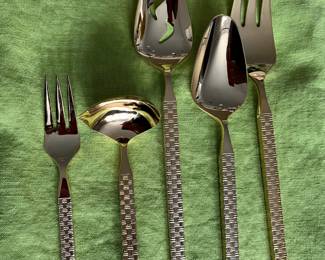 $600 - RARE Mid Century Modern Period flatware gold flatware basketweave - Never used - Service for 12 (6 pieces setting) + 12 steak knifes + 12 ice tea spoons + 12 butter spreaders + 4 serving pieces (2 serving spoons, 1 meat fork, 1 gravy ladle) Total 112 pieces - Provenance : from the Levin family.