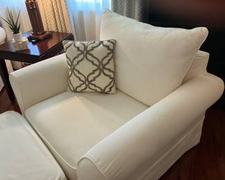#49 $600 Set Pottery Barn white canvas 2 club chairs 30Hx40Dx44W with 2 ottomans