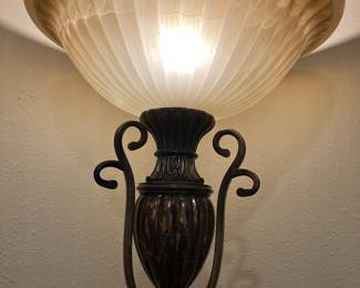 #55 $140.00 Floor lamp traditional 73Hx17W