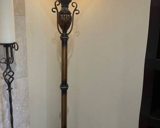 #55 $140.00 Floor lamp traditional 73Hx17W