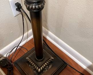 #55 $140.00 Floor lamp traditional 73Hx17W