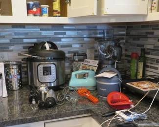More kitchen.