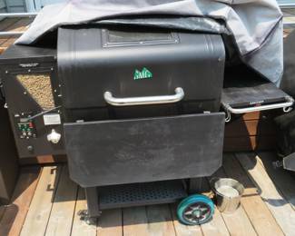 GMG Green Mountain Grill with pellets and hug amount of accessories including pizza oven.