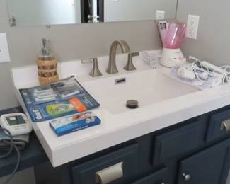 Miscellaneous bathroom.