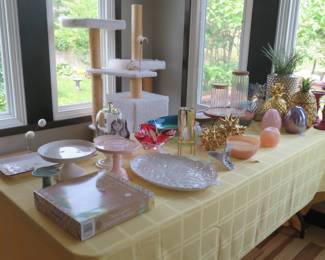 Great selection of decorator items.