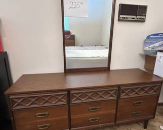 Mid century modern dresser
Available for purchase now, please call Bill Anderson 615-585-9301