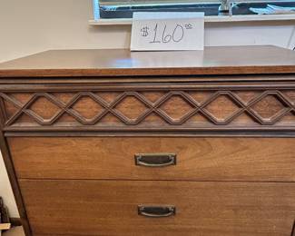 Mid century modern chest
Available for purchase now, please call Bill Anderson 615-585-9301