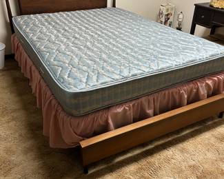 Mid century modern bed
Available for purchase now, please call Bill Anderson 615-585-9301