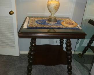 Antique parlor table w/awesome glass ball & claw feet, vintage lamp