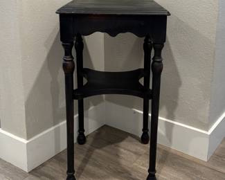 Cute small table stand