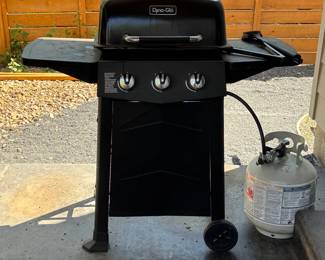 Dyna-Glo gas BBQ
