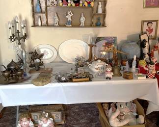 A small display cabinet has a few Mickey Mouse dolls, while the table below features a lamp, some serving platters, a miniature Big Boy statue, and much more.