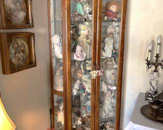 And this case also contains more dolls.