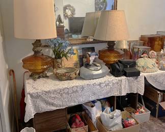 This photo shows the wall-mounted mirror, a few lamps, and miscellaneous furnishings.
