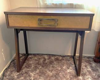 This is the outside of the Morgan Masterpiece desk & drawer combination.