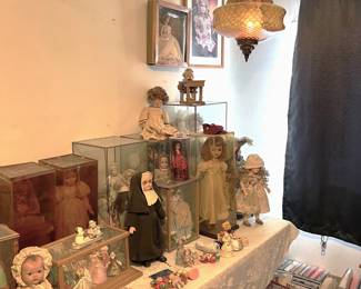 There is also a doll collection in the sale. Some in cases, some not.