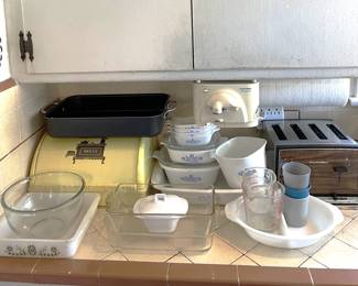 Here is a better picture of the bread box, a number of Corelle baking dishes, and a four-slot toaster.