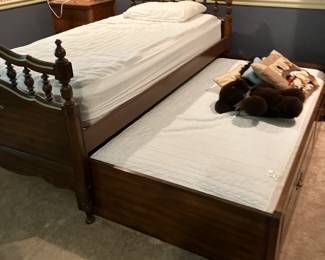 Trundle bed