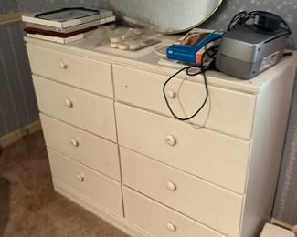 8-drawer chest