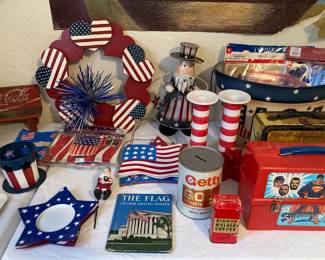 USA decor, vintage can banks, vintage lunchboxes