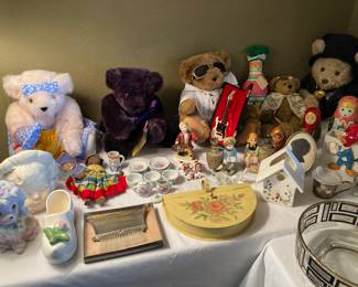 Vermont Teddy Bears, vintage children's toys, etc.