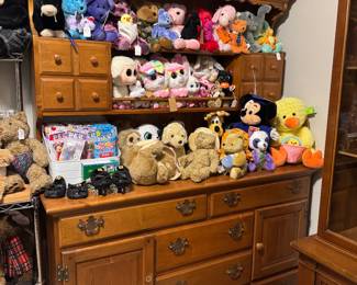 China buffet and hutch on sale 20% off
Toys and games 30% off