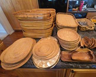 PC230Bamboo Patio Serving Trays And Placemats
