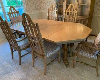 PC232Thomasville Dining Table And Chairs