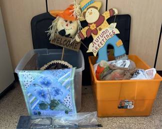PC215Mystery Lot Seasonal Decor