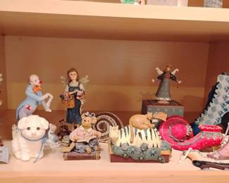 PC205Figurines Collectibles