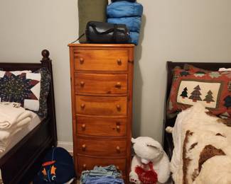 Twin beds, chest of drawers