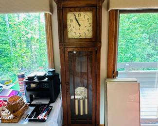 Howard Miller Greene deluxe chiming fashioned trend grandfather clock; 79.5” t x 25.5” w x 14” d