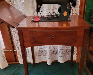 Singer 66-16 in cabinet