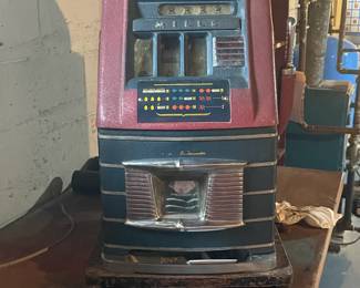 Millis High Top Slot Machine