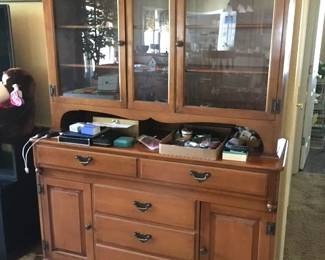 Soild Maple Wood 2 Piece Hutch China Cabinet