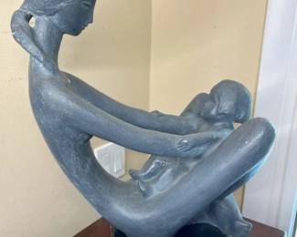 4900 Austin Productions Mother Child Generations Sculpturemin