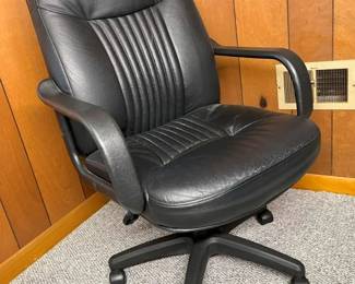 4900 Faux Leather Executive Armchairmin